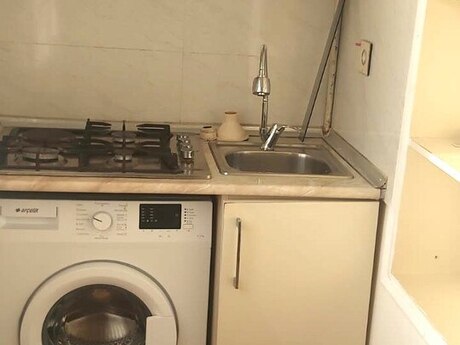 3 otaqlı köhnə tikili - Bakıxanov q. - 80 m²