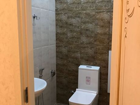 4 otaqlı yeni tikili - İnşaatçılar m. - 131 m²