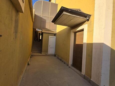 7 otaqlı həyət evi/bağ evi - Saray q. - 200 m²