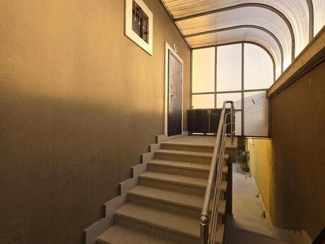 7 otaqlı həyət evi/bağ evi - Saray q. - 200 m²