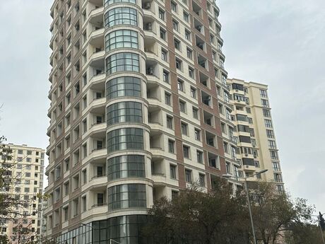 5 otaqlı yeni tikili - Gənclik m. - 218 m²