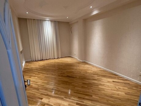 4 otaqlı yeni tikili - İnşaatçılar m. - 160 m²