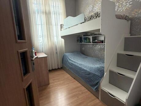 6 otaqlı həyət evi/bağ evi - Xətai r. - 130 m²