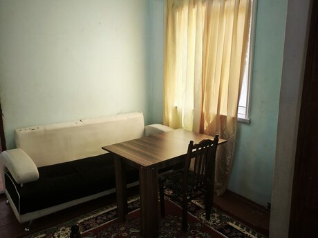 3 otaqlı həyət evi/bağ evi - İnşaatçılar m. - 70 m²