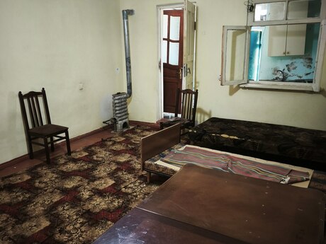 3 otaqlı həyət evi/bağ evi - İnşaatçılar m. - 70 m²