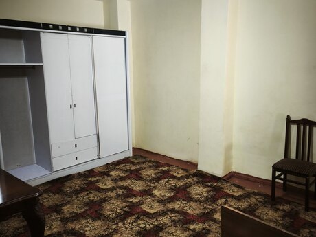 3 otaqlı həyət evi/bağ evi - İnşaatçılar m. - 70 m²
