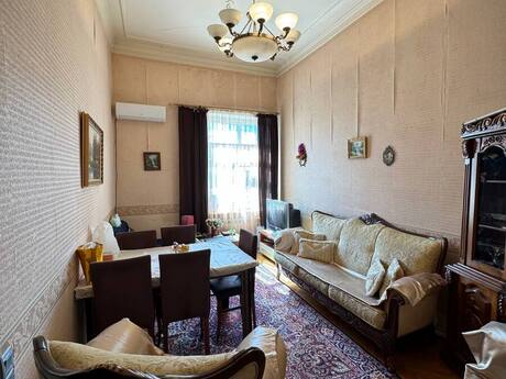 3 otaqlı köhnə tikili - İçəri Şəhər m. - 75 m²