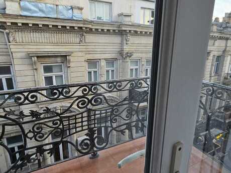3 otaqlı köhnə tikili - 28 May m. - 100 m²