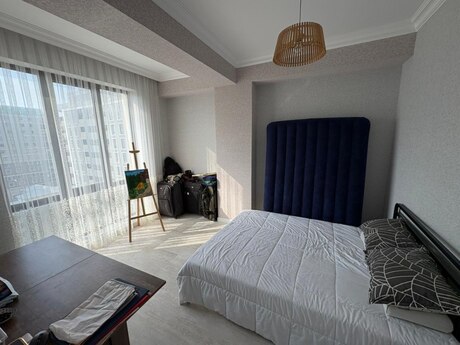 3-комн. новостройка - м. 28 мая - 90 м²