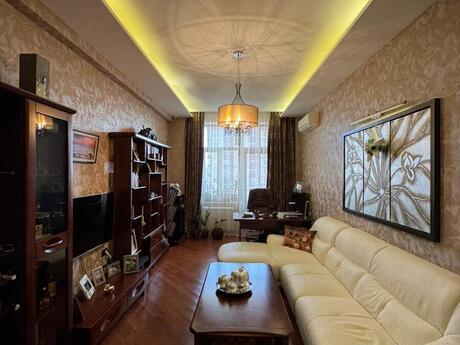 7 otaqlı yeni tikili - Nizami m. - 370 m²
