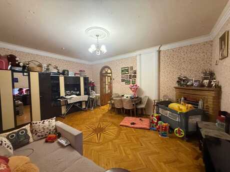 3 otaqlı köhnə tikili - Bakıxanov q. - 80 m²