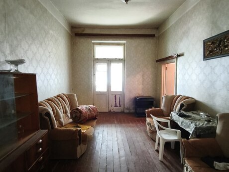 2 otaqlı köhnə tikili - 8 Noyabr m. - 36.9 m²