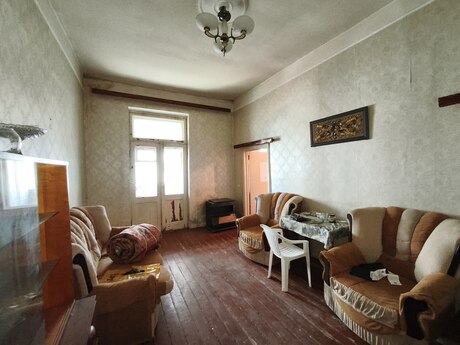 2 otaqlı köhnə tikili - 8 Noyabr m. - 36.9 m²