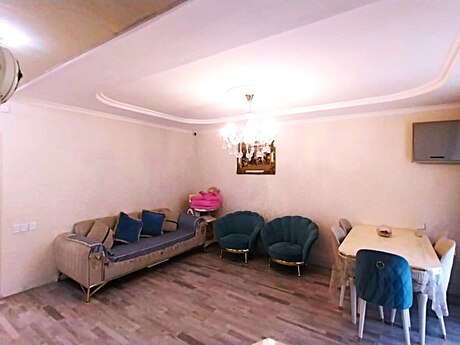 3 otaqlı köhnə tikili - Elmlər Akademiyası m. - 85 m²