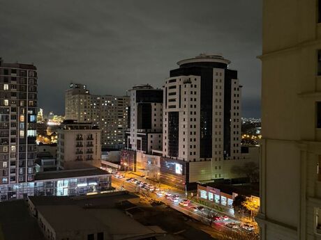 2-комн. новостройка - м. 28 мая - 78 м²