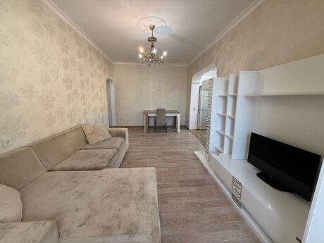 2 otaqlı köhnə tikili - 8-ci mikrorayon q. - 45 m²