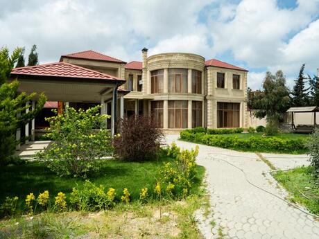 8 otaqlı həyət evi/bağ evi - Mərdəkan q. - 380 m²