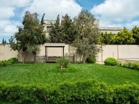 8 otaqlı həyət evi/bağ evi - Mərdəkan q. - 380 m²