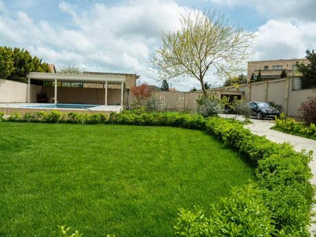 8 otaqlı həyət evi/bağ evi - Mərdəkan q. - 380 m²