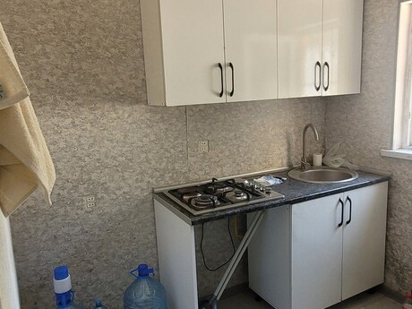 2 otaqlı həyət evi/bağ evi - Elmlər Akademiyası m. - 50 m²