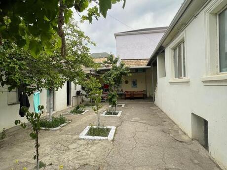 10 otaqlı həyət evi/bağ evi - Biləcəri q. - 75 m²