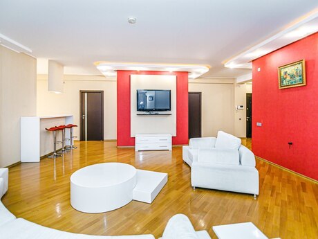 4 otaqlı yeni tikili - 28 May m. - 200 m²