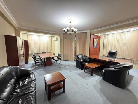 4-комн. новостройка - м. Элмляр Академиясы - 170 м²