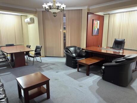 4-комн. новостройка - м. Элмляр Академиясы - 170 м²
