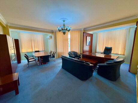 4-комн. новостройка - м. Элмляр Академиясы - 170 м²
