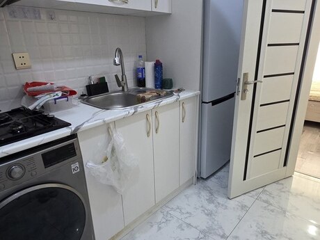 2 otaqlı köhnə tikili - Bakıxanov q. - 50 m²
