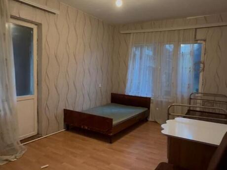 1 otaqlı köhnə tikili - 4-cü mikrorayon q. - 32 m²