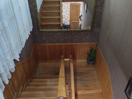 7 otaqlı həyət evi/bağ evi - Qaraçuxur q. - 190 m²