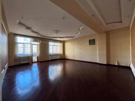 4 otaqlı yeni tikili - 28 May m. - 205 m²