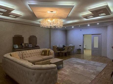 4 otaqlı yeni tikili - 28 May m. - 220000 m²