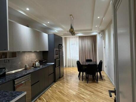 4 otaqlı yeni tikili - 28 May m. - 220000 m²
