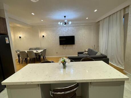 4 otaqlı yeni tikili - Şah İsmayıl Xətai m. - 153 m²