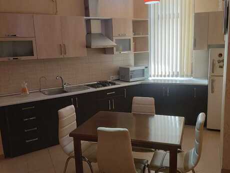 3-комн. новостройка - м. Элмляр Академиясы - 90 м²