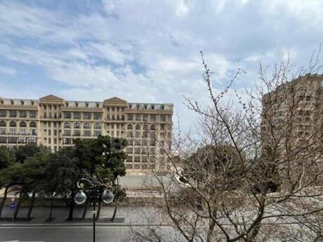 3 otaqlı köhnə tikili - İçəri Şəhər m. - 90 m²