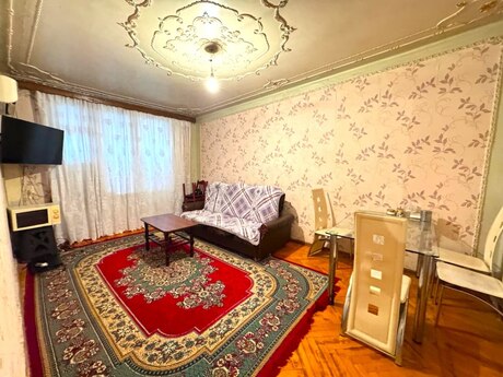 3-комн. вторичка - м. Нефтчиляр - 70 м²