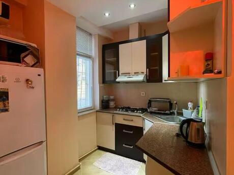 3 otaqlı köhnə tikili - İçəri Şəhər m. - 90 m²
