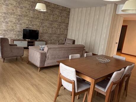 4 otaqlı yeni tikili - Şah İsmayıl Xətai m. - 175 m²