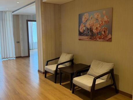 4 otaqlı yeni tikili - Şah İsmayıl Xətai m. - 175 m²