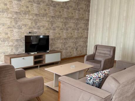 4 otaqlı yeni tikili - Şah İsmayıl Xətai m. - 175 m²