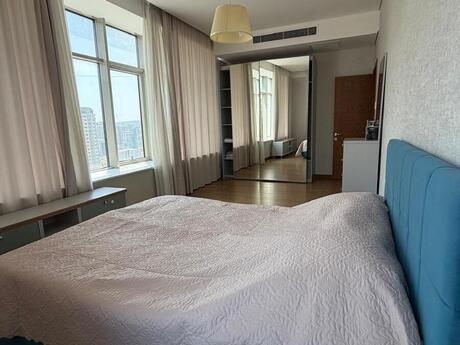 4 otaqlı yeni tikili - Şah İsmayıl Xətai m. - 175 m²