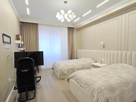 4 otaqlı yeni tikili - Şah İsmayıl Xətai m. - 179 m²