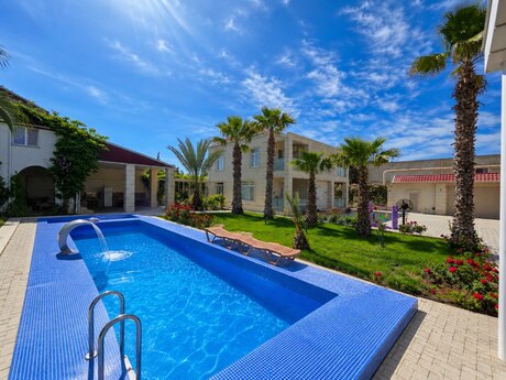 6 otaqlı həyət evi/bağ evi - Mərdəkan q. - 400 m²