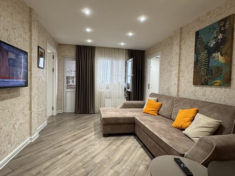 4 otaqlı köhnə tikili - İnşaatçılar m. - 100 m²