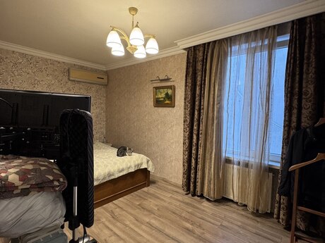 4 otaqlı köhnə tikili - İnşaatçılar m. - 100 m²