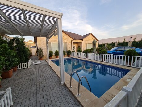 4 otaqlı həyət evi/bağ evi - Mərdəkan q. - 350 m²