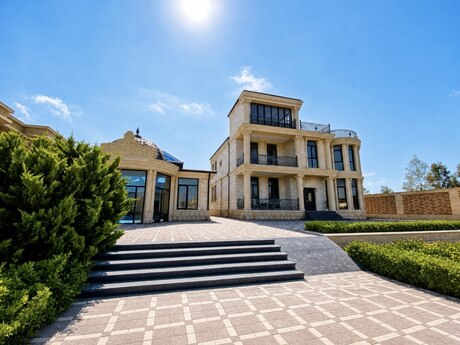 8 otaqlı həyət evi/bağ evi - Şüvəlan q. - 550 m²